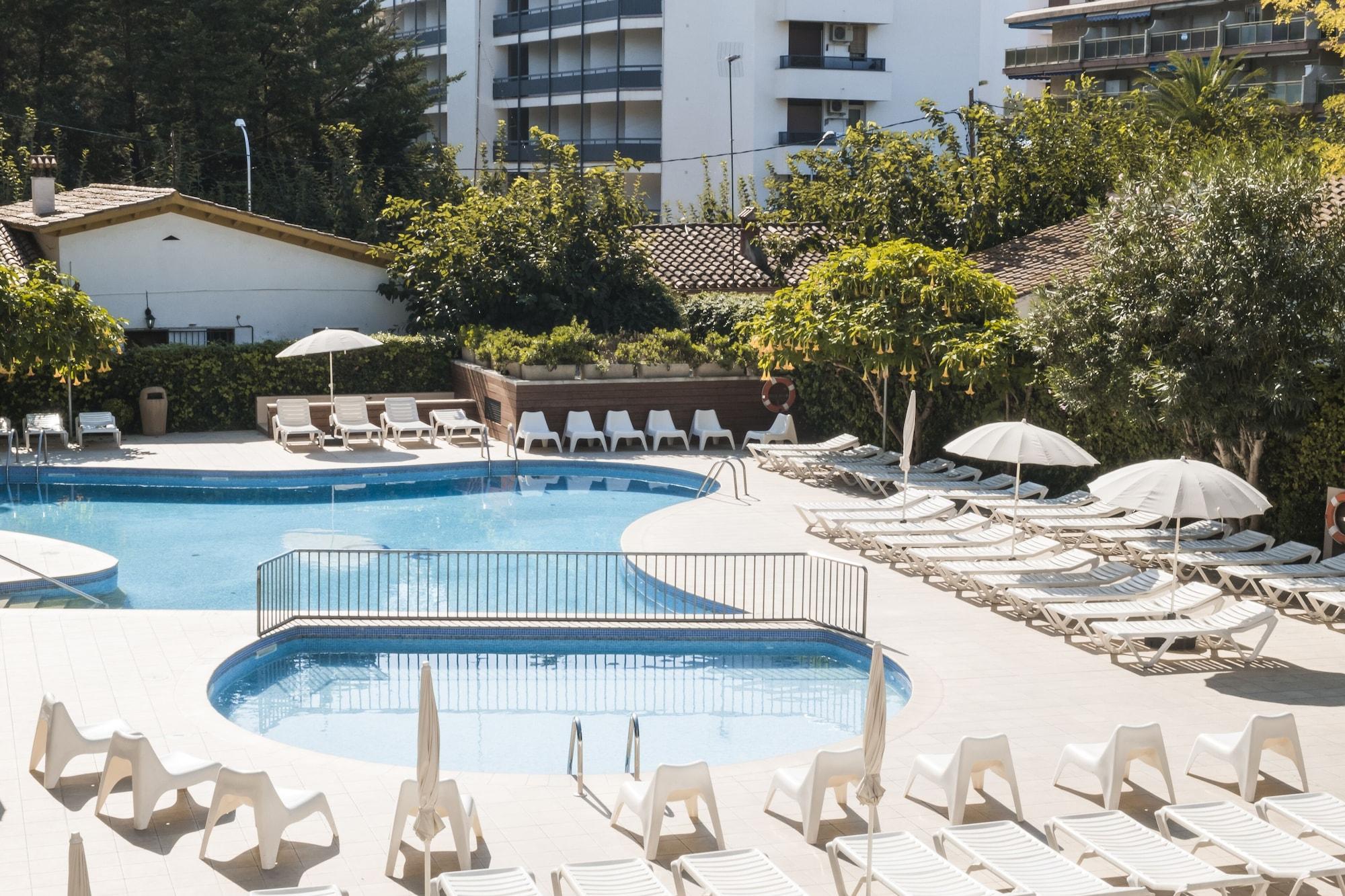 Vista Piscina Aparthotel CYE Holiday Centre