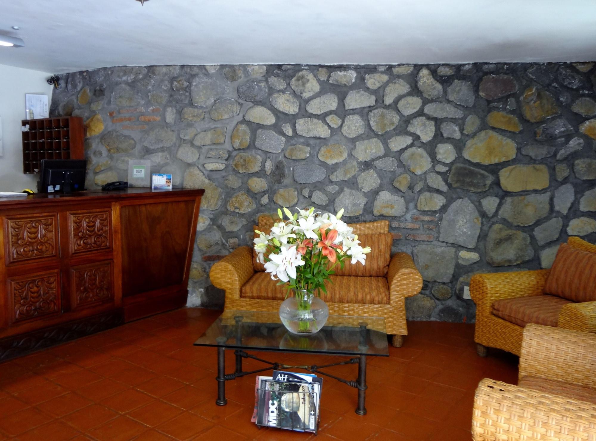 Vista Lobby Hotel Ilebal Cuernavaca Centro - un lugar con encanto
