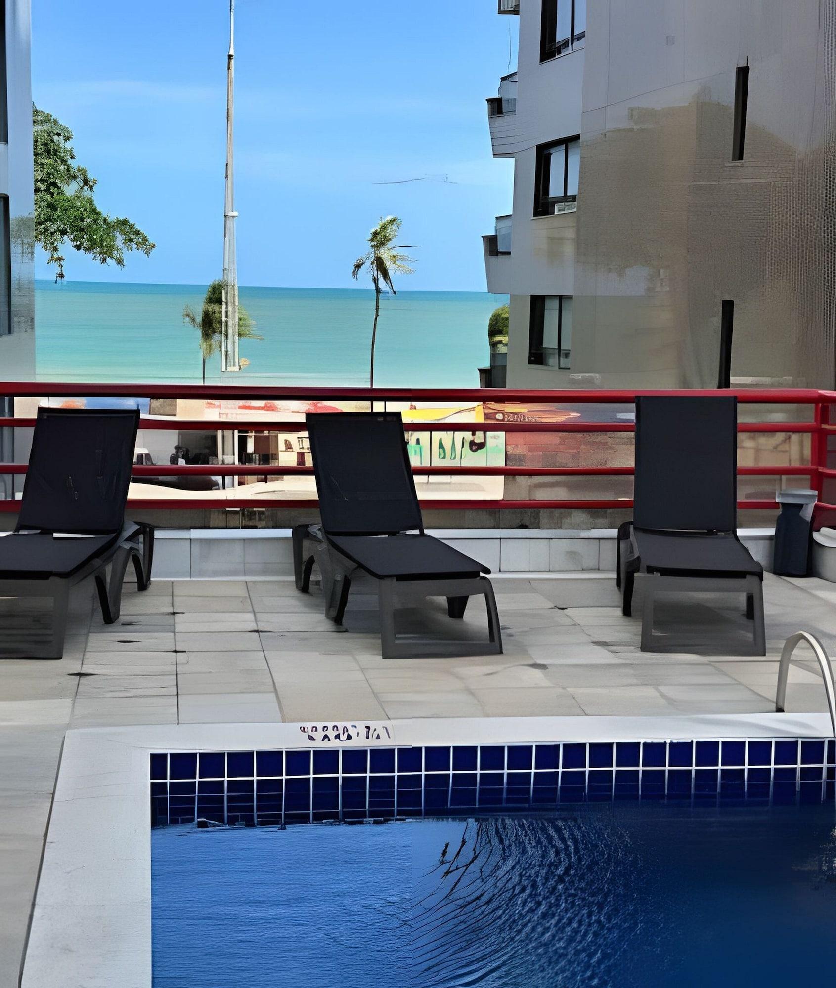 Vista Piscina Flat com piscina a 50m da praia