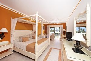 Alojamiento - junior suite available at Luxury Bahia Principe in Punta cana