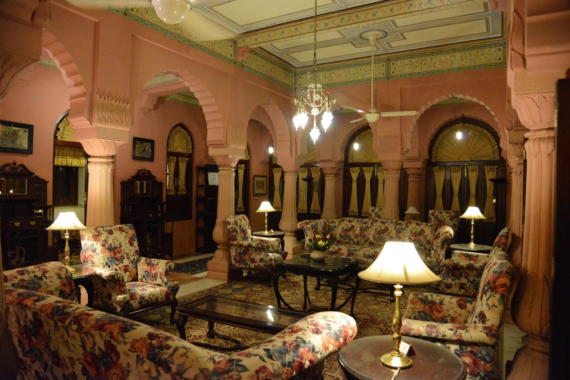 Bar/Salón Gajner Palace