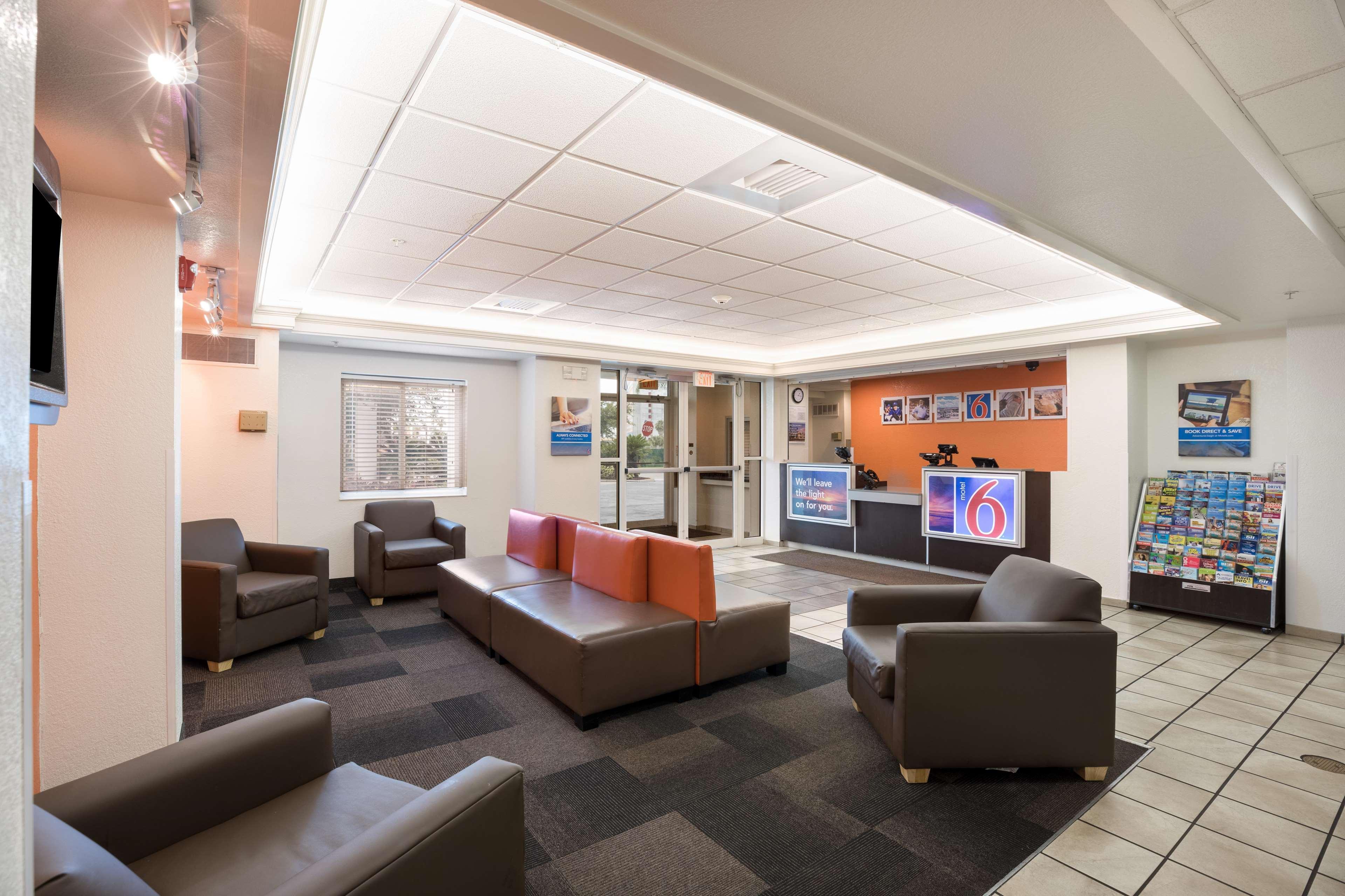 Vista Lobby Motel 6 Orlando, FL - International Dr