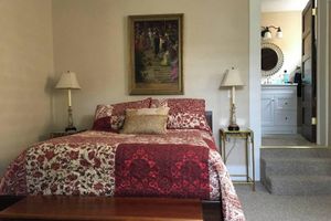 Alquiler Vacacional - Large Studio Apt, Light&Bright,Traditional decor,W&D included, Safe neighborhood