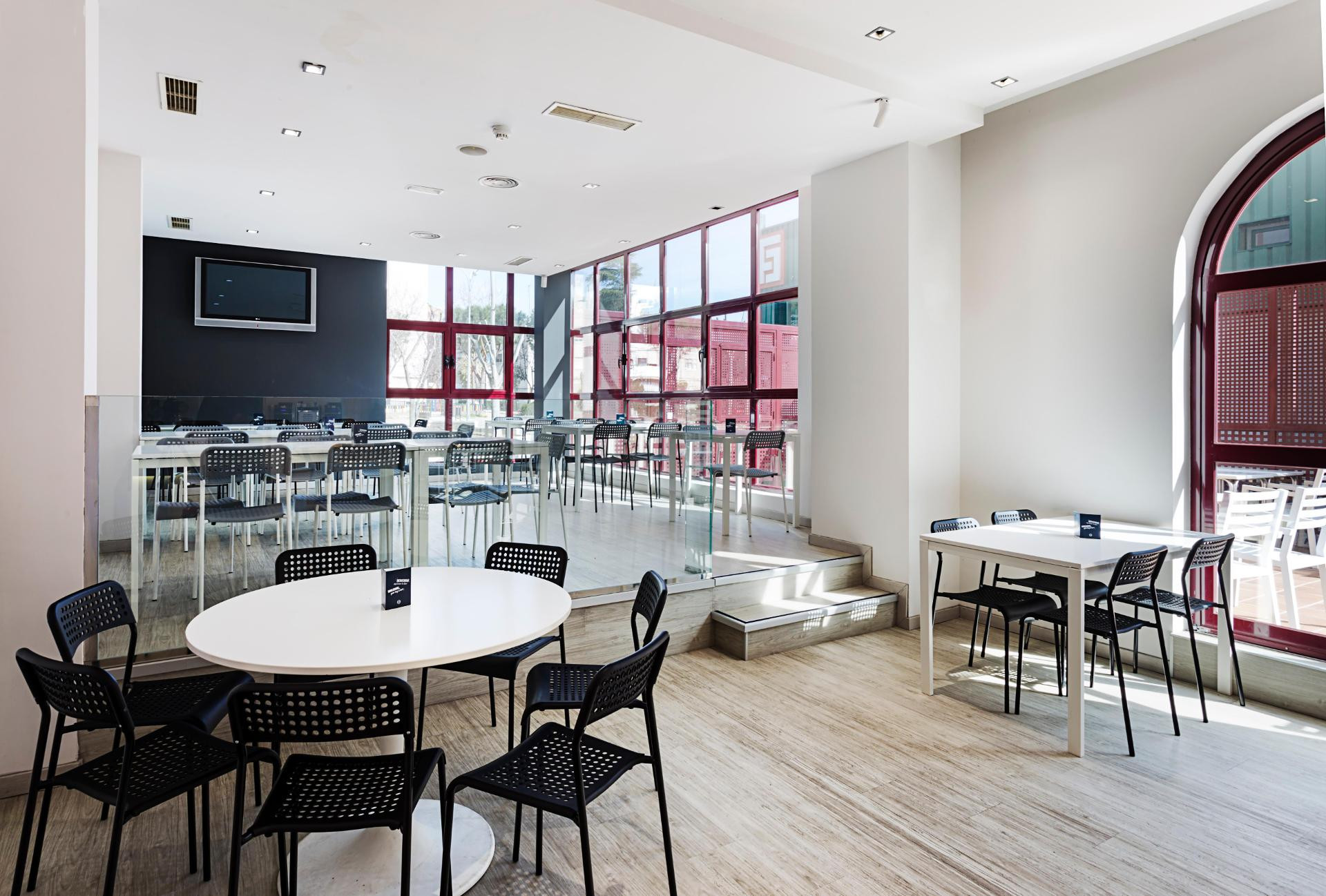 Vista Lobby B&B HOTEL Madrid Fuenlabrada