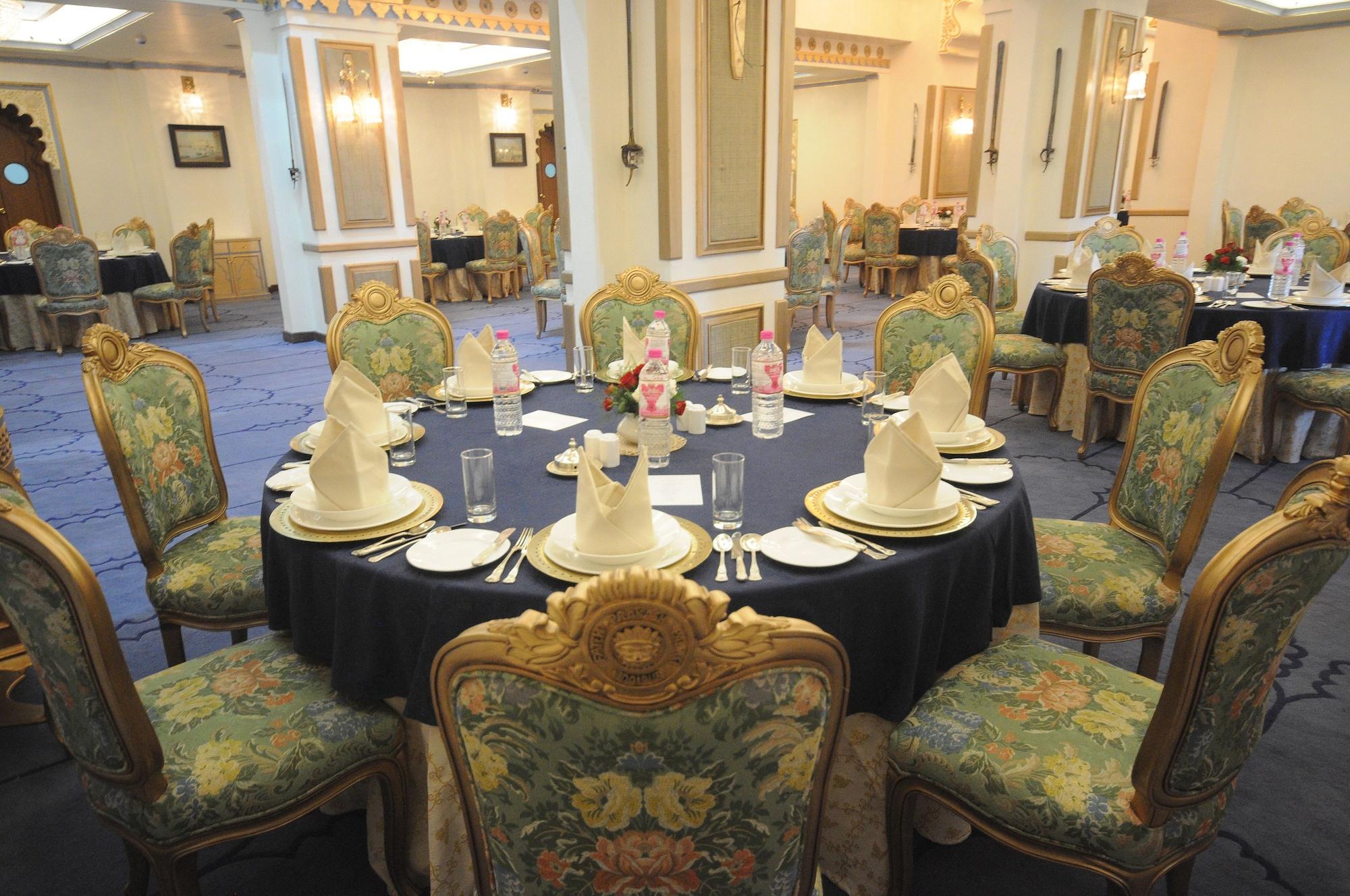Salón de Baile Taj Fateh Prakash Palace