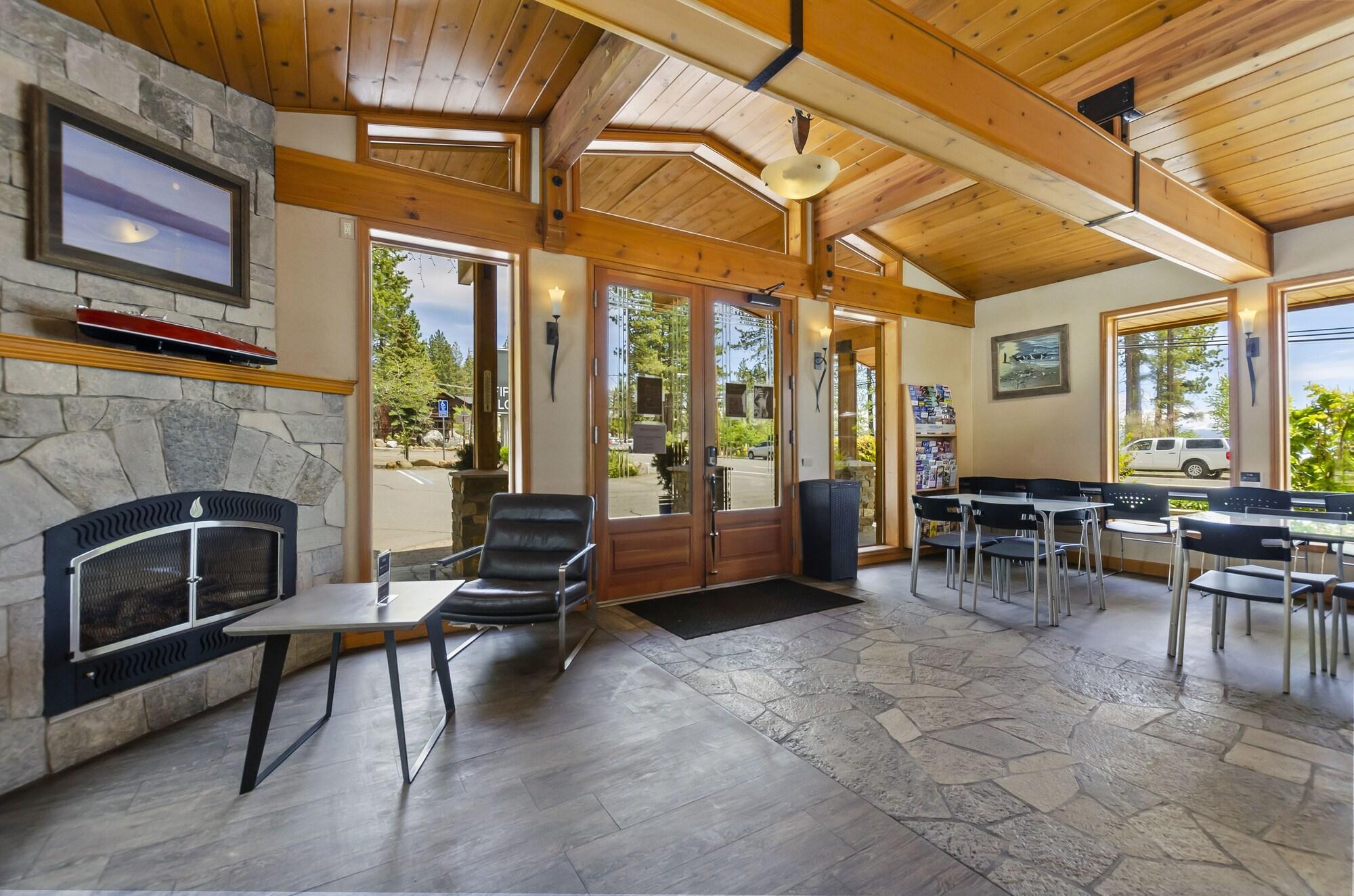 Vista Lobby Firelite Lodge