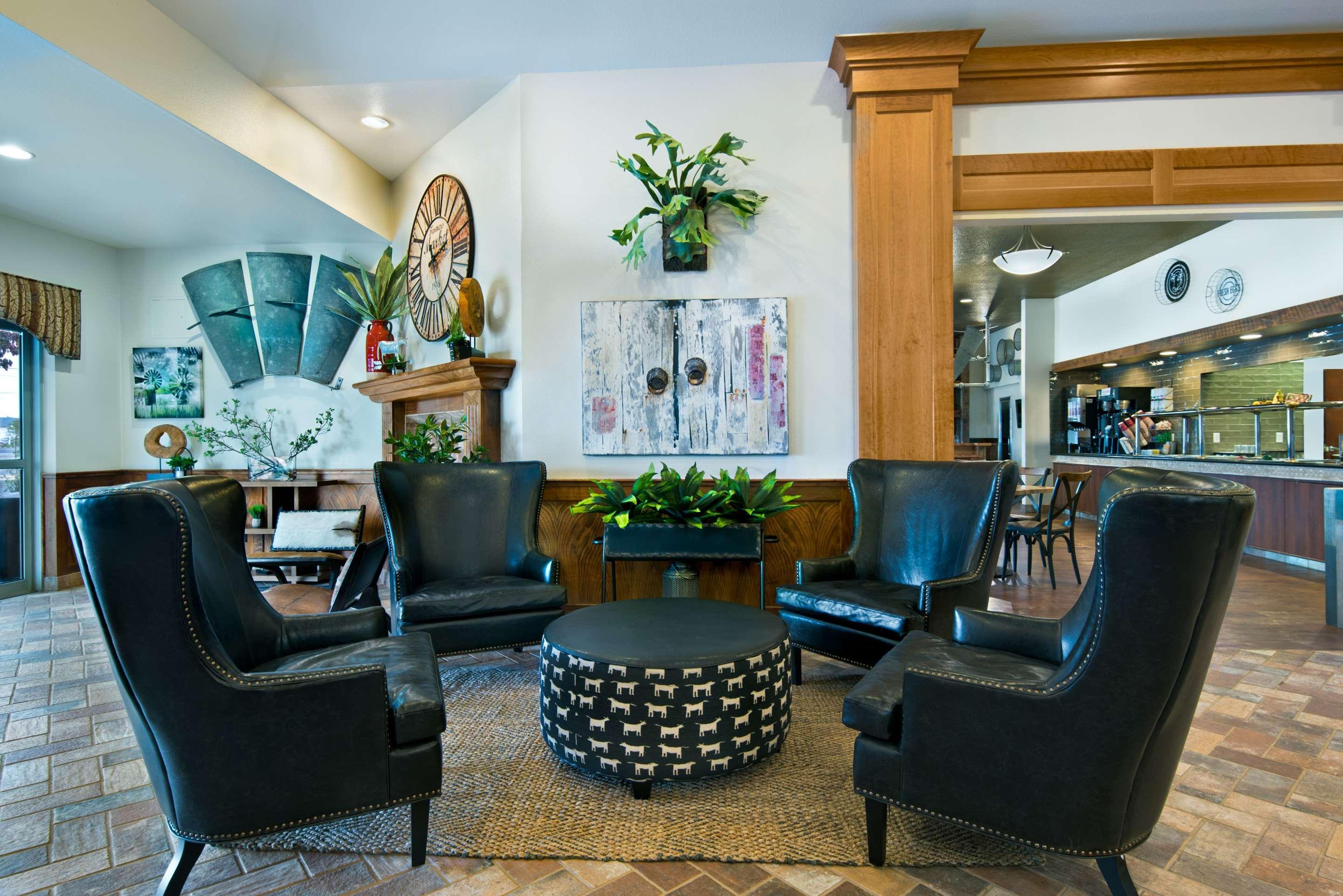 Vista Lobby Oxford Suites Hermiston