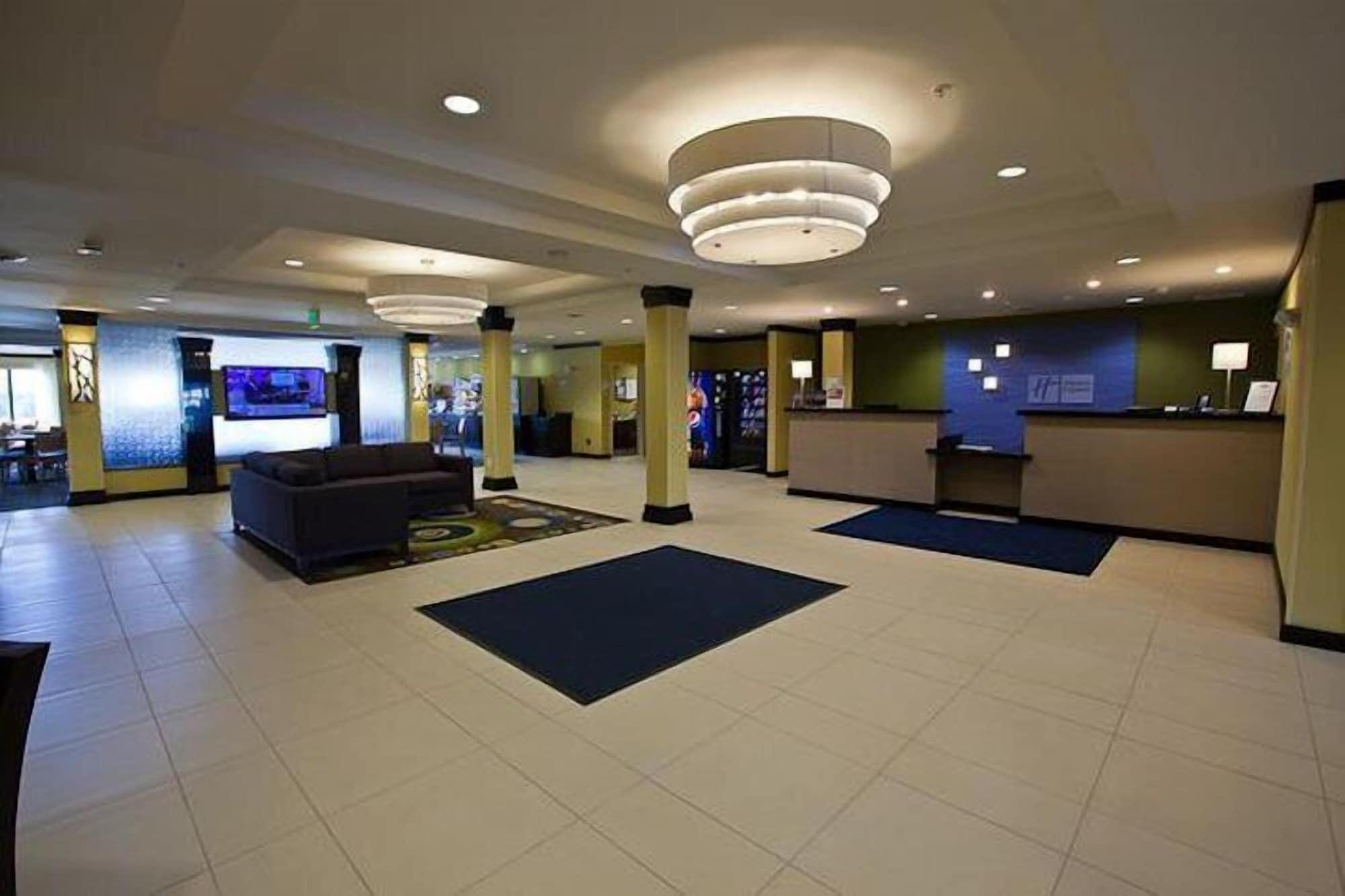 Vista Lobby Holiday Inn Express & Suites Monroe by IHG