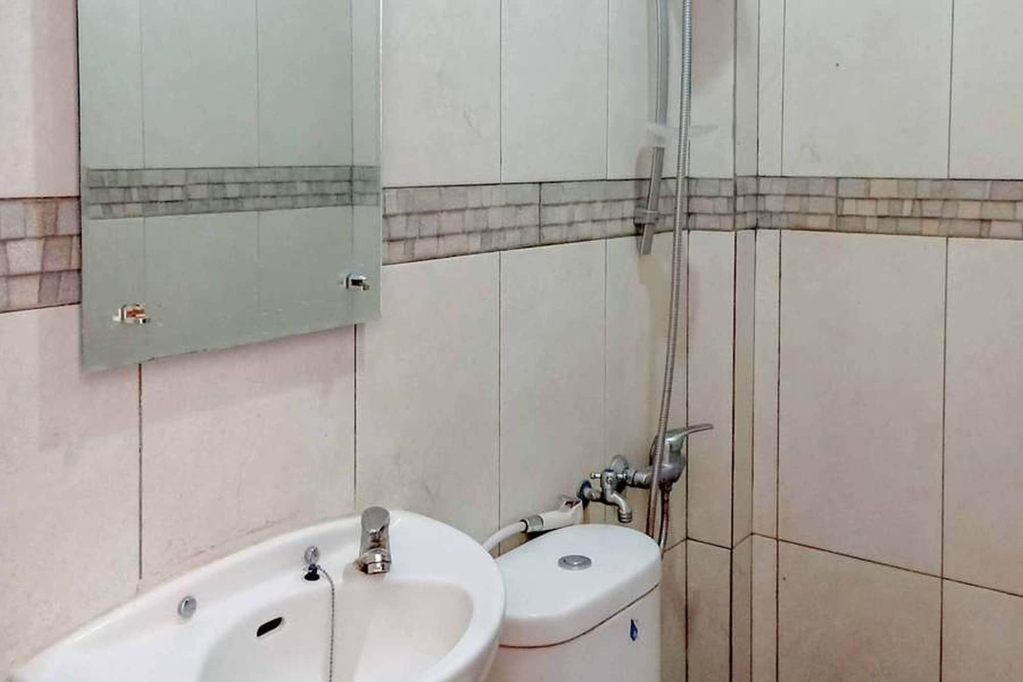 Equipamiento de Habitación RedDoorz @ Hotel Putri Gading Bengkulu