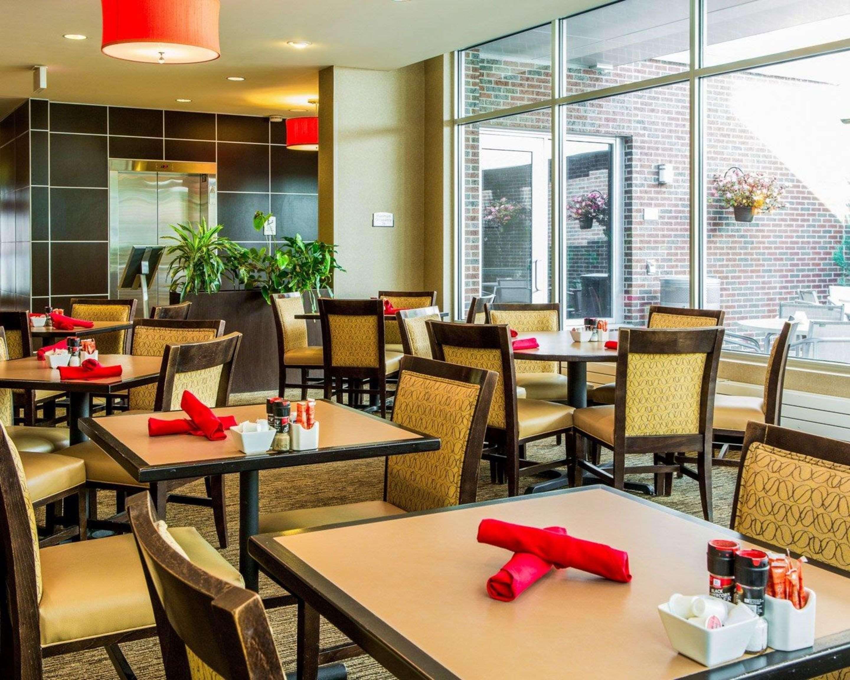 Restaurant Cambria Hotel Traverse City