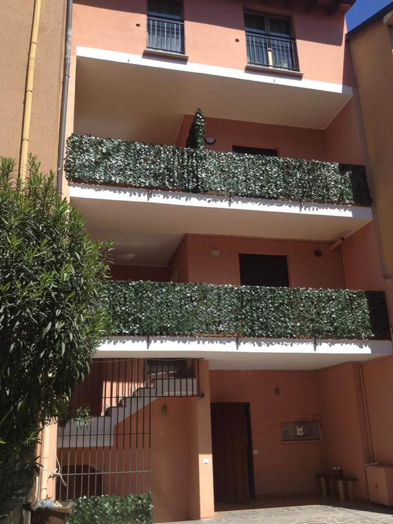 Vista Exterior Milan Hotel - Hostel