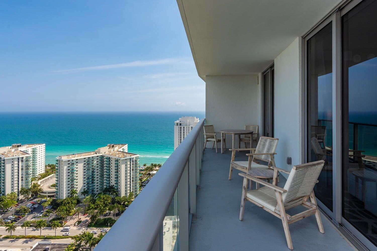 Vista Exterior Hollywood Beach HHouse Rentals