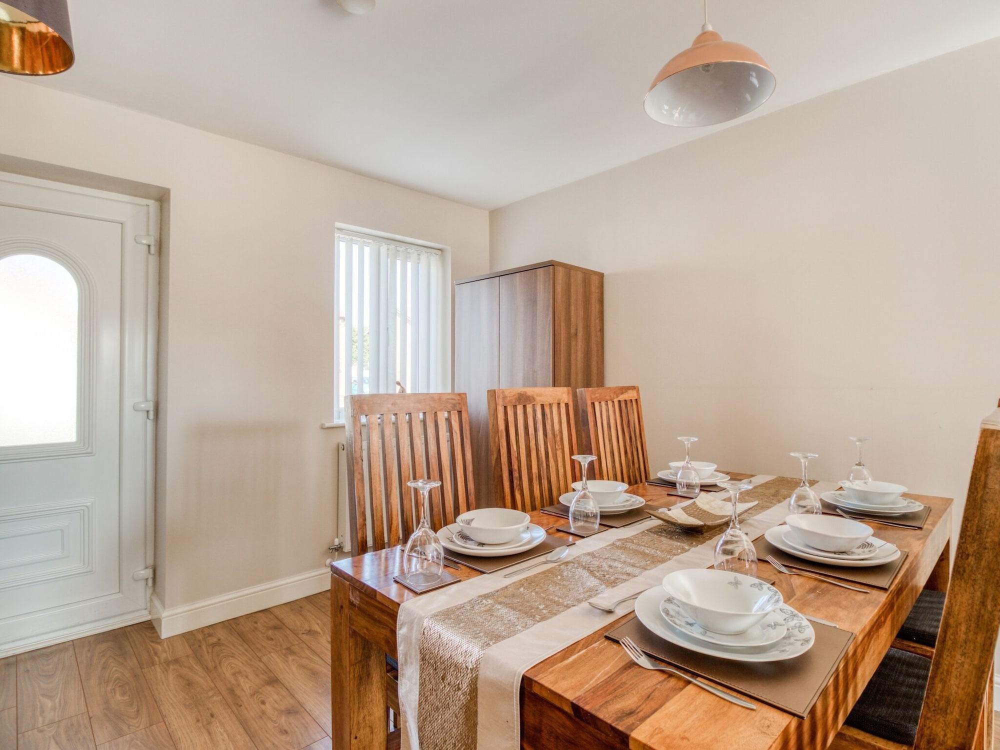 Restaurant Cosy Holiday Home in Leicester Near National Space Centre