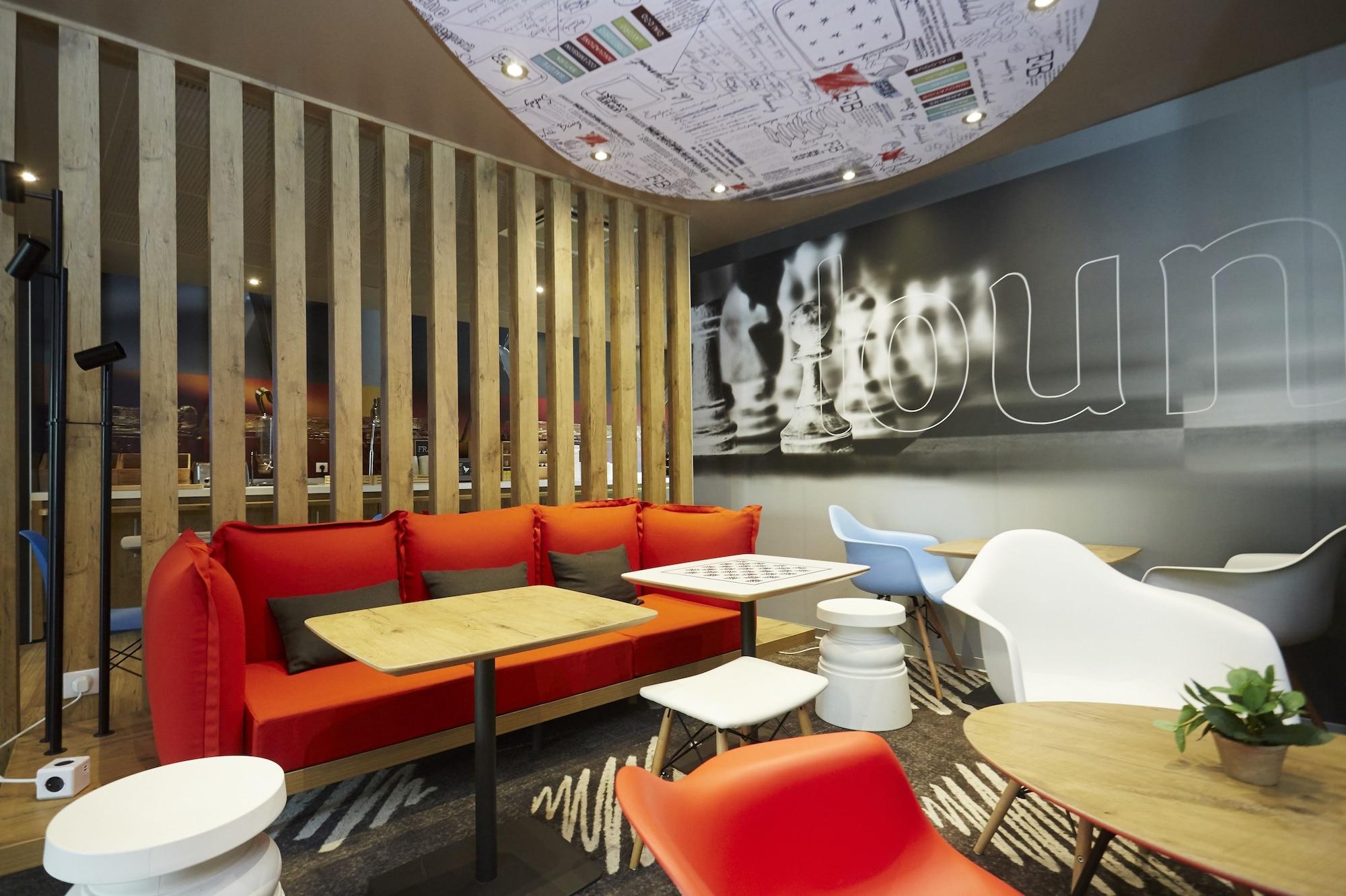 Vista Lobby ibis Valenciennes