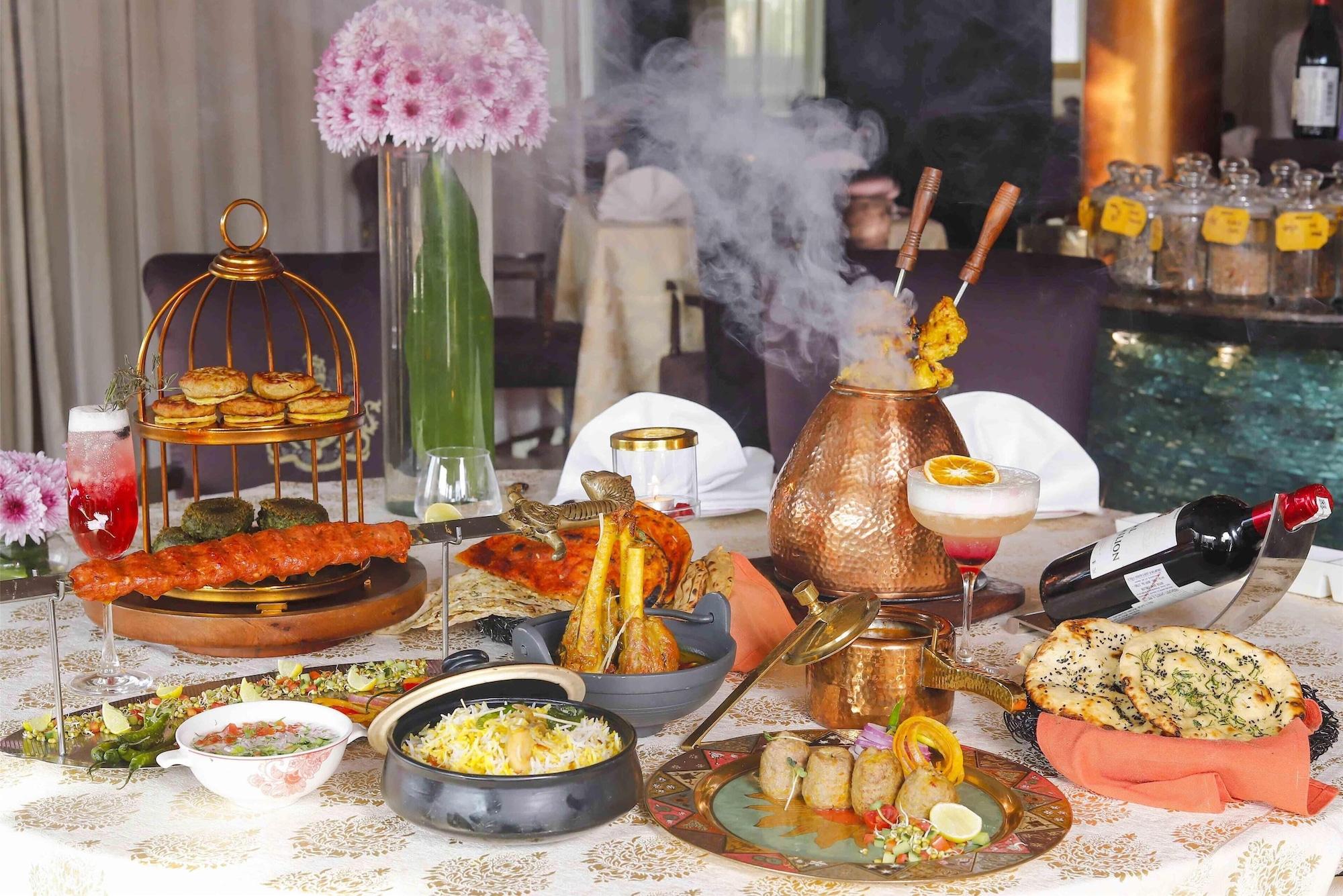 Restaurant Radisson Blu Hotel Noida