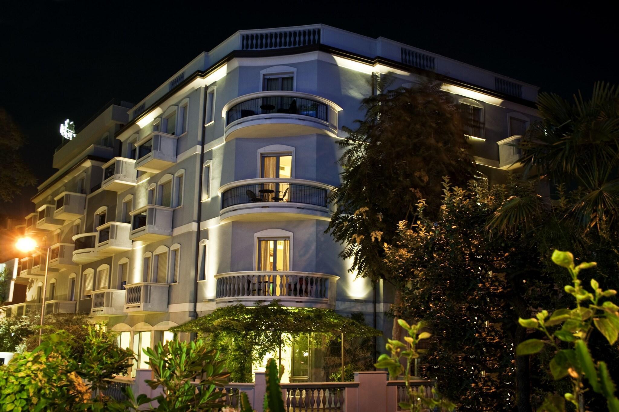 Vista Exterior Hotel Sovrana & Re Aqva SPA