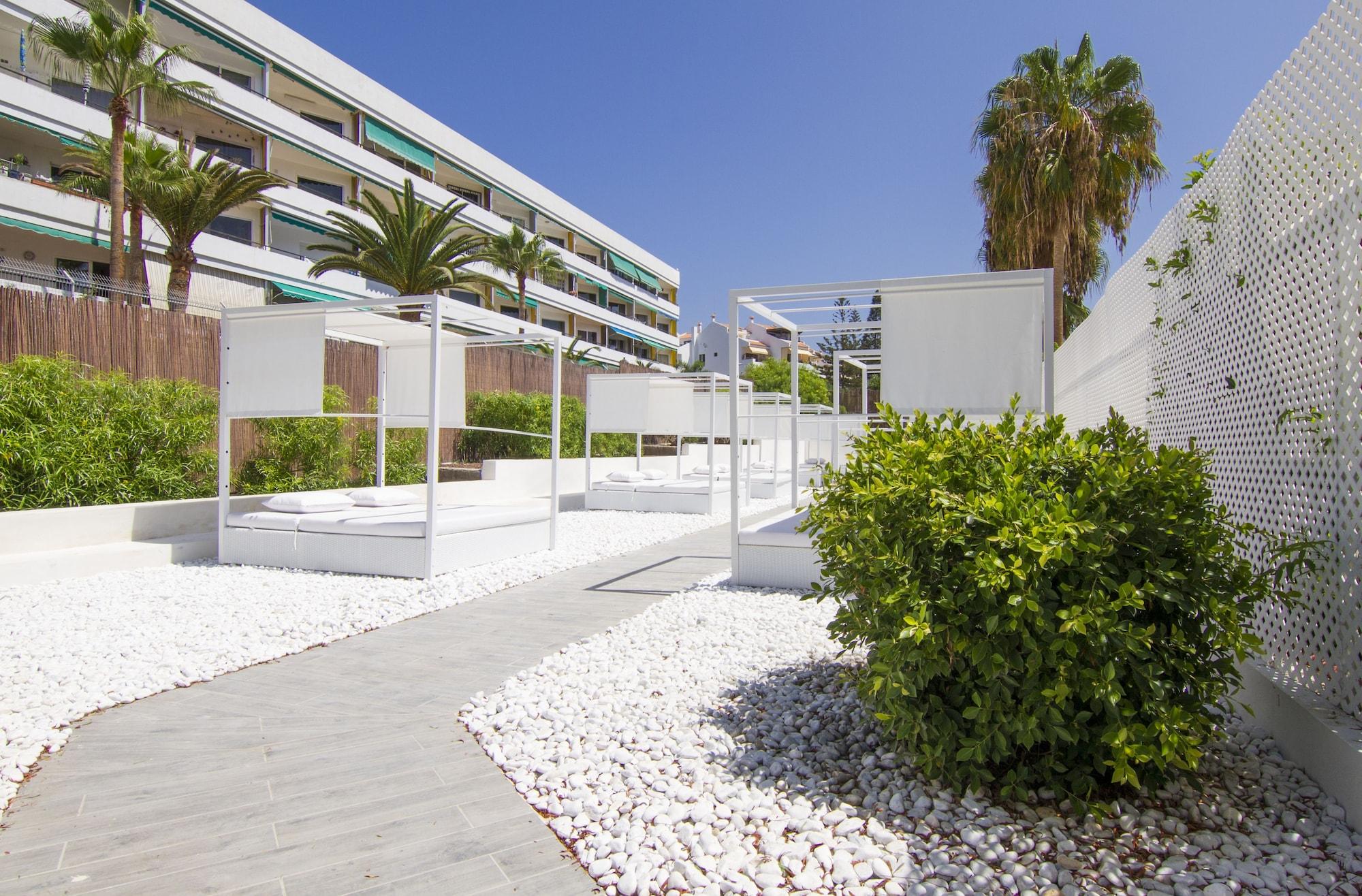 Vista Exterior Checkin Bungalows Atlantida