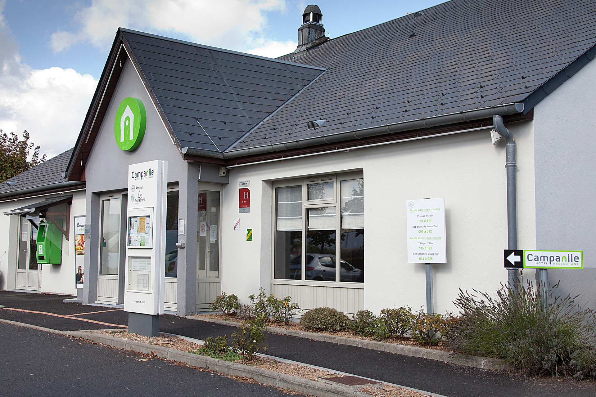 Vista Exterior ibis budget Clermont Ferrand Sud Aubière