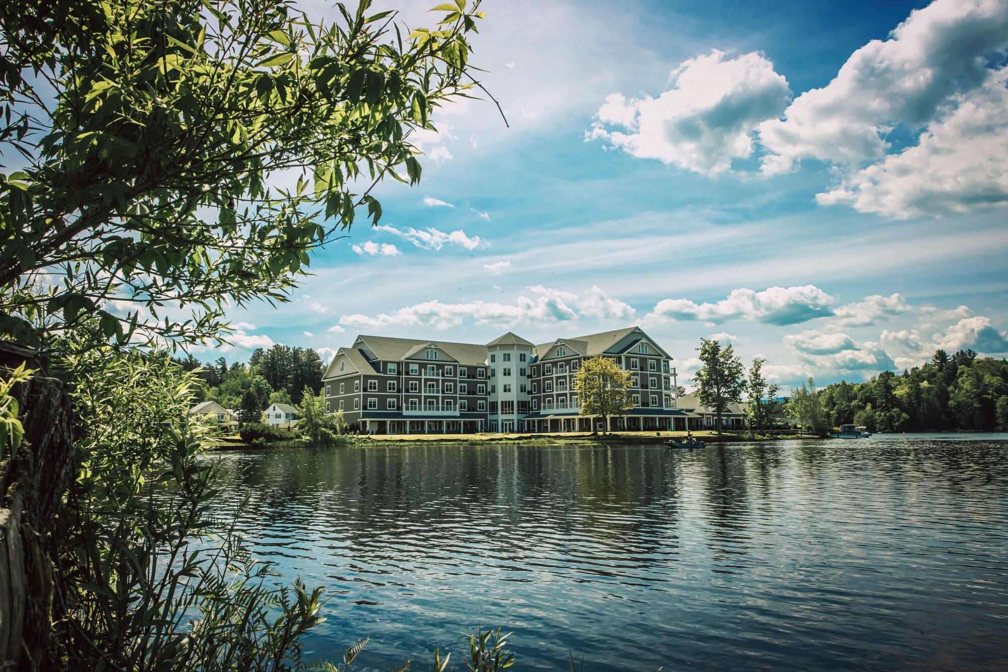 Vista Exterior Voco Saranac Lake Ny - Waterfront