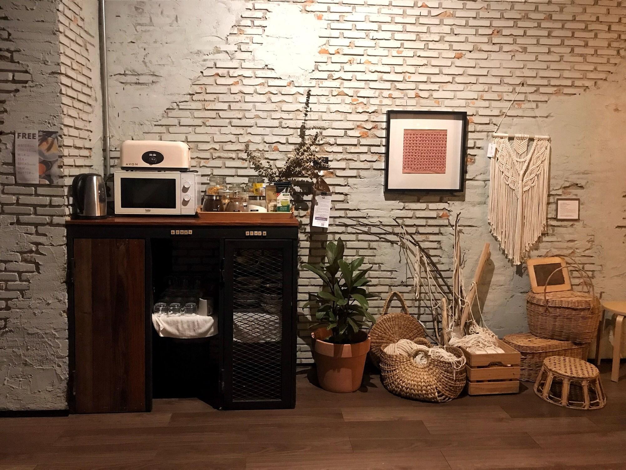 Bar/Salón La Malila Hostel