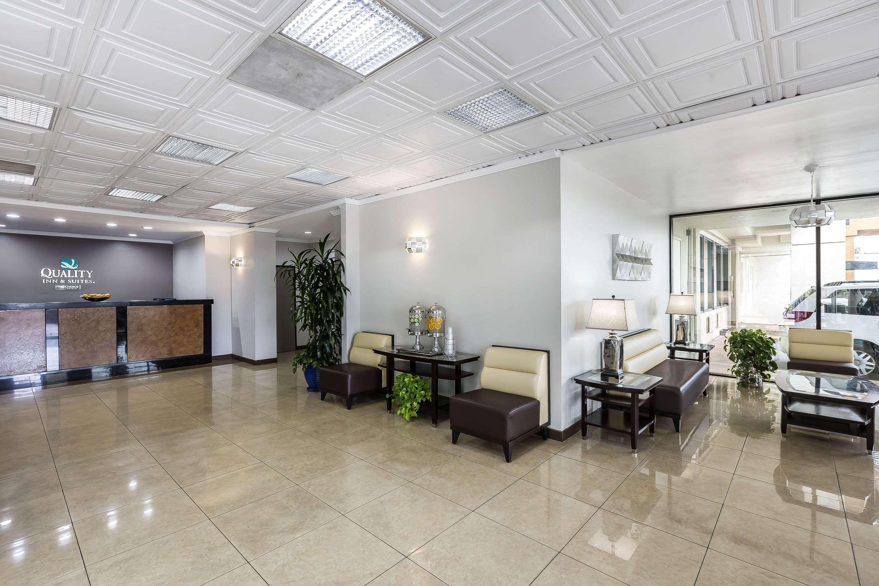 Vista Lobby Quality Inn & Suites Los Angeles Airport - LAX