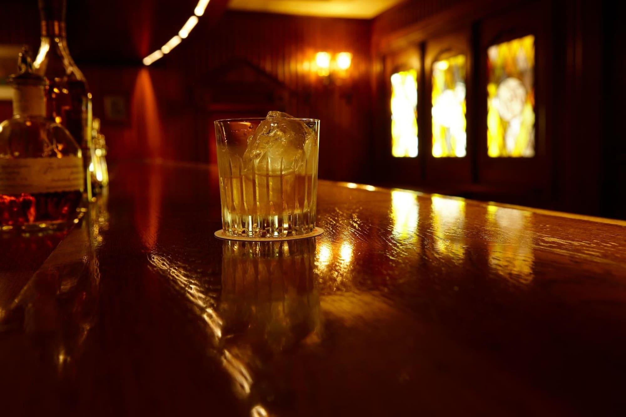 Bar/Salón Hilltop Hotel