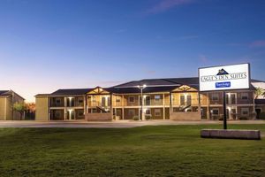 Alojamiento - Eagle's Den Suites Kenedy a Travelodge by Wyndham