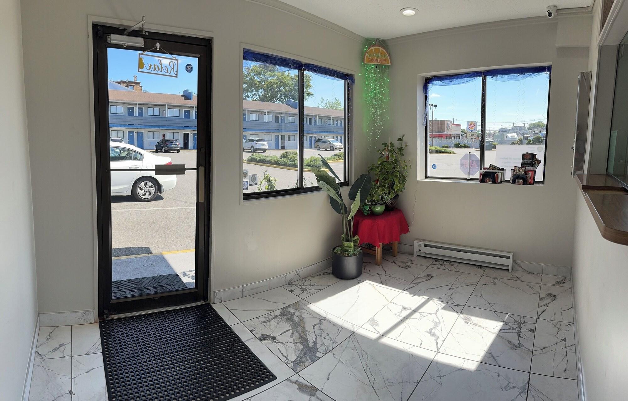 Vista Lobby Ritz Motel