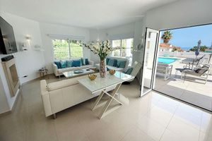 Arriendo temporal - A stunning family villa with pool, sea views and 7 minutes walk to beach