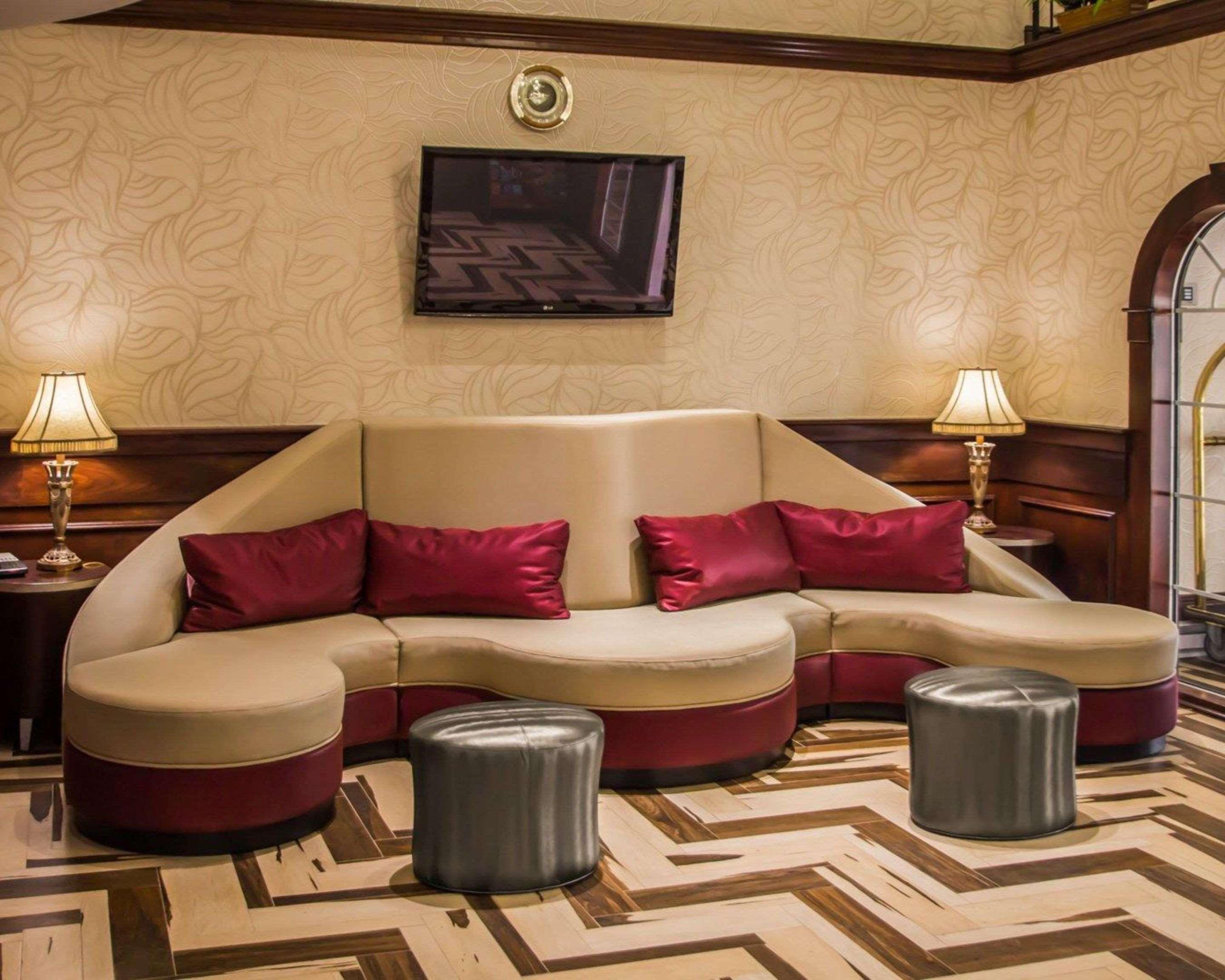 Vista Lobby Quality Suites NYC Gateway