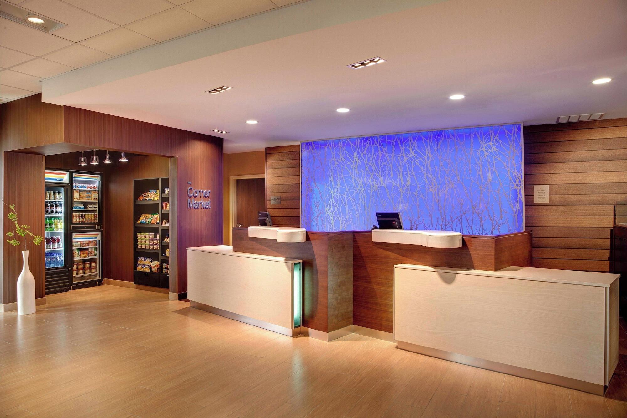 Vista Lobby Fairfield Inn & Suites Hutchinson