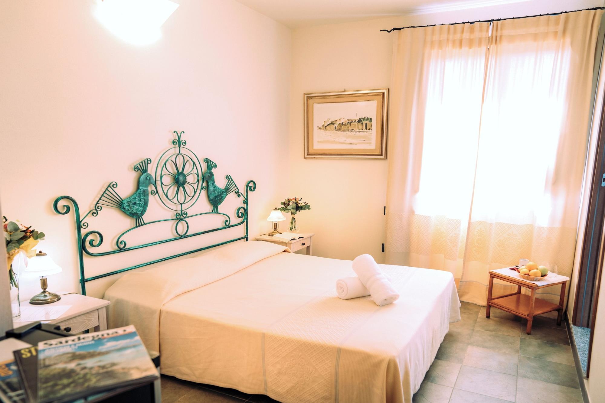 Habitación Hotel with swimming pool in Arbus