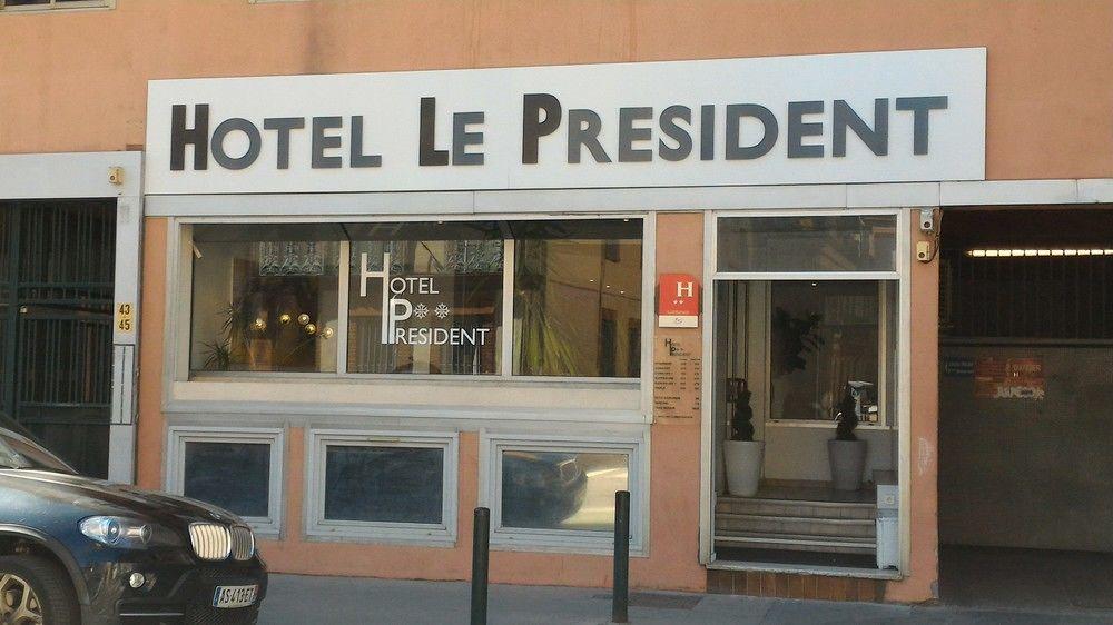 Vista Exterior Hotel Le President