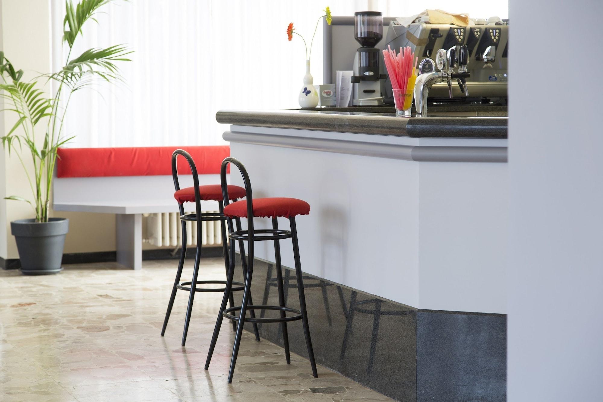Bar/Salón Hotel Aries