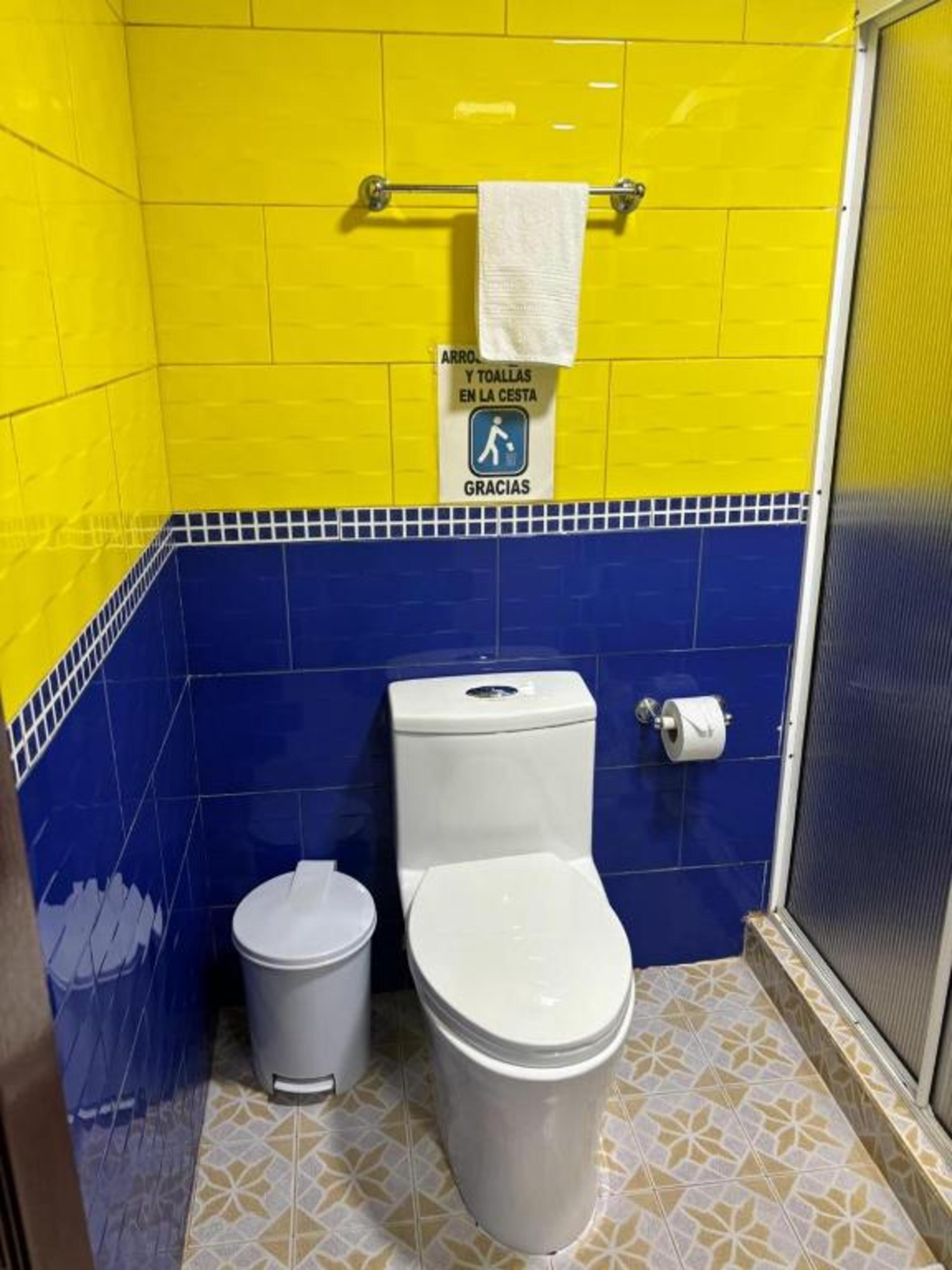 Baño Hospedaje Camino Real