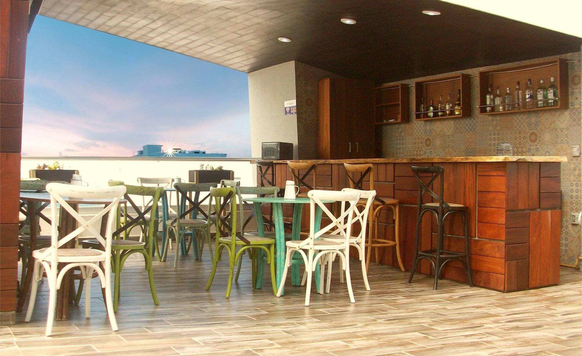 Bar/Salón Hotel Clipperton