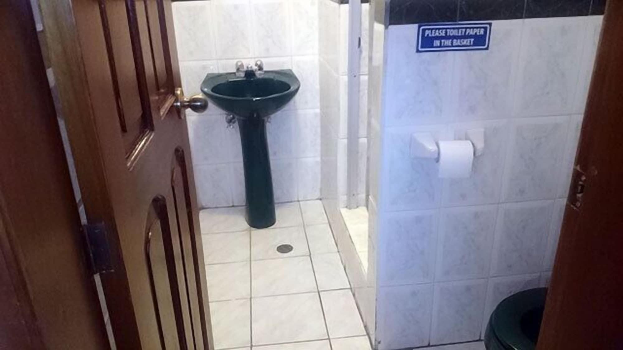 Equipamiento de Habitación The Quito Guest House with Yellow Balconies