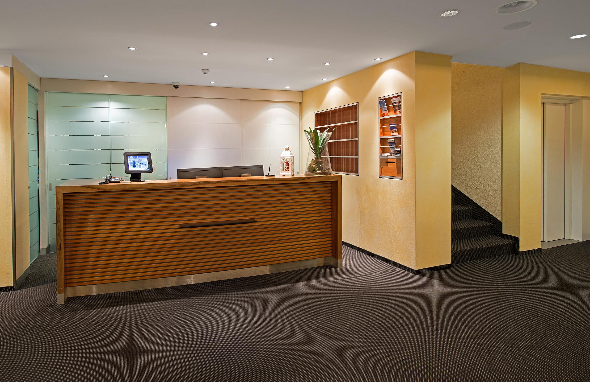Vista Lobby Hotel Simi