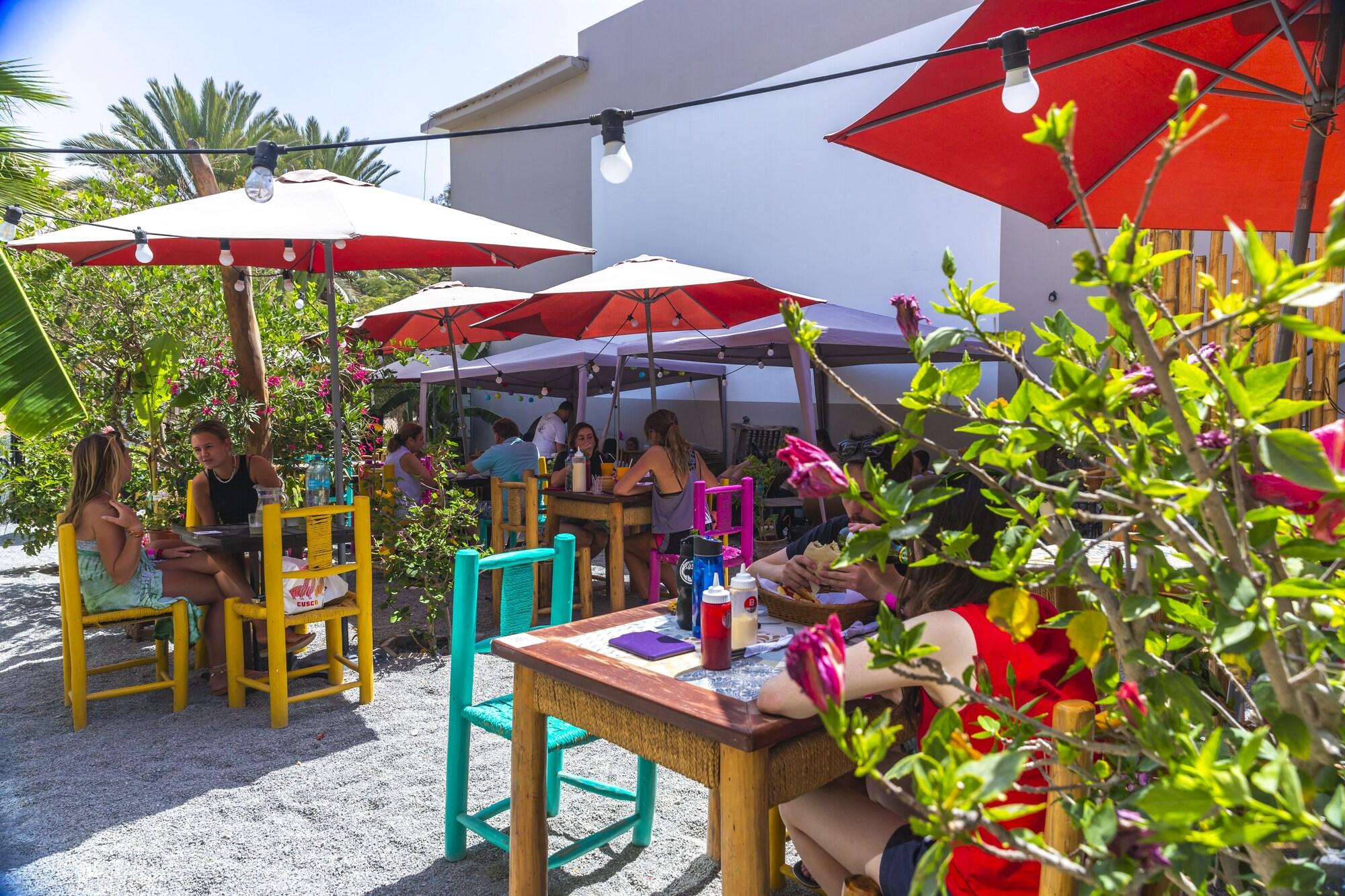 Restaurant Bananas Adventure Hostel