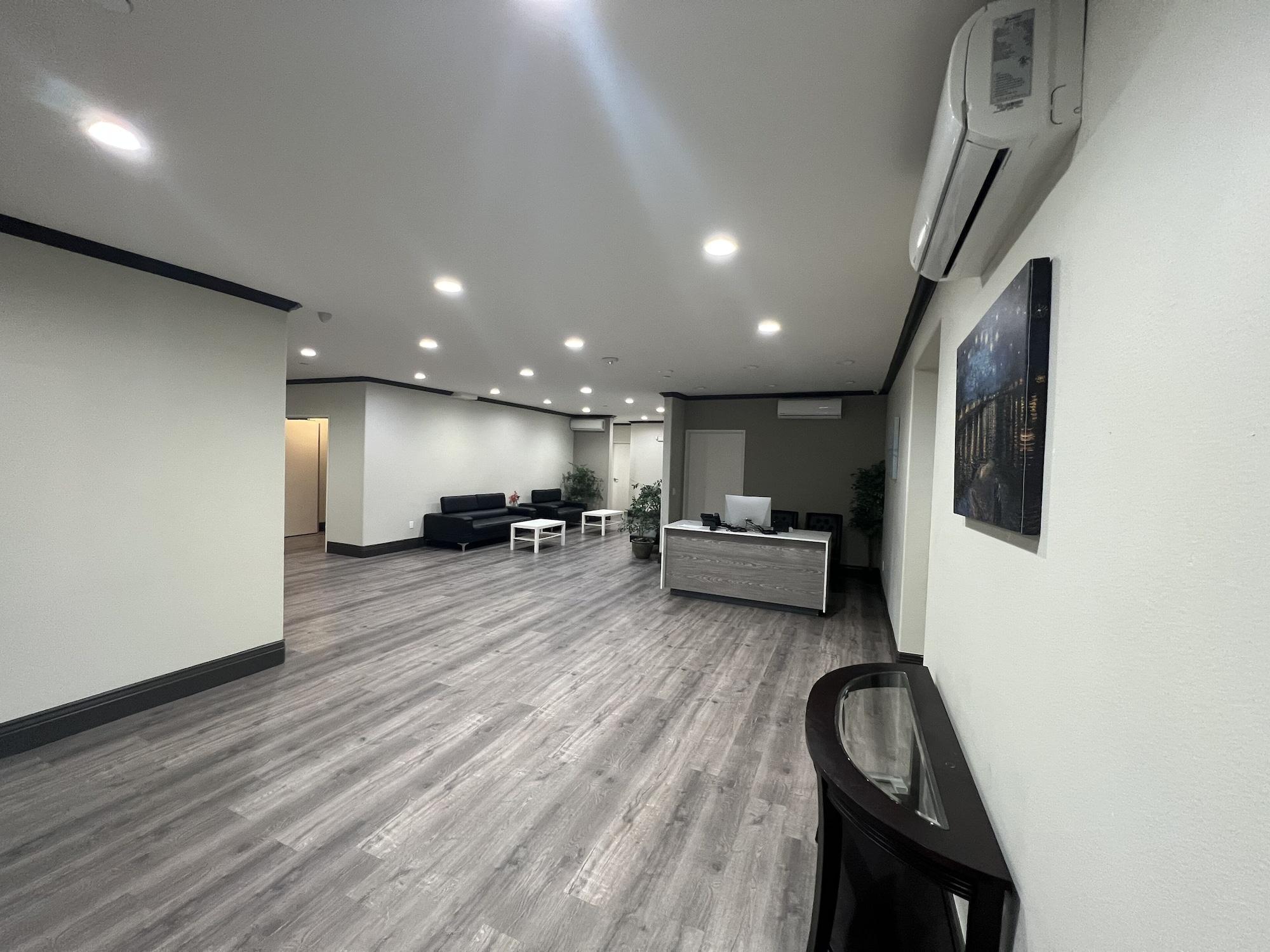 Vista Lobby Aspire Inn & Suites Orange