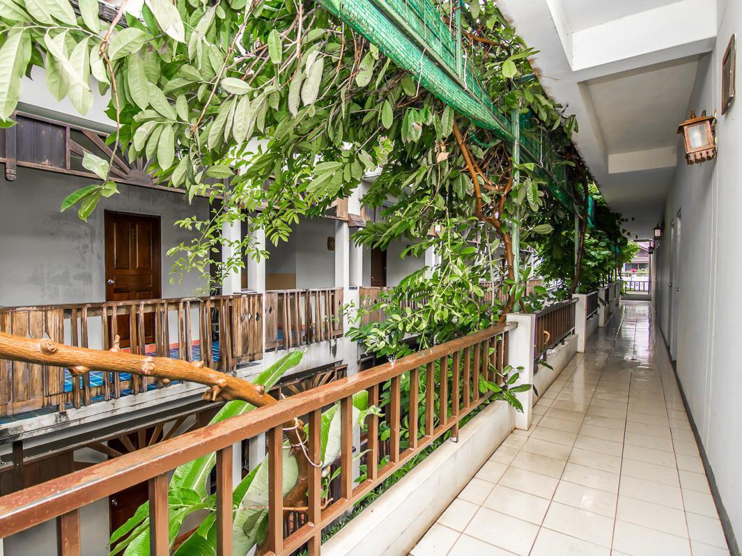 Vista Exterior Sutus Court 5