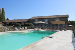 Alquiler Vacacional - Gîtes au Château de Servanches, Dordogne, 20 Personnes, Piscine & Nature
