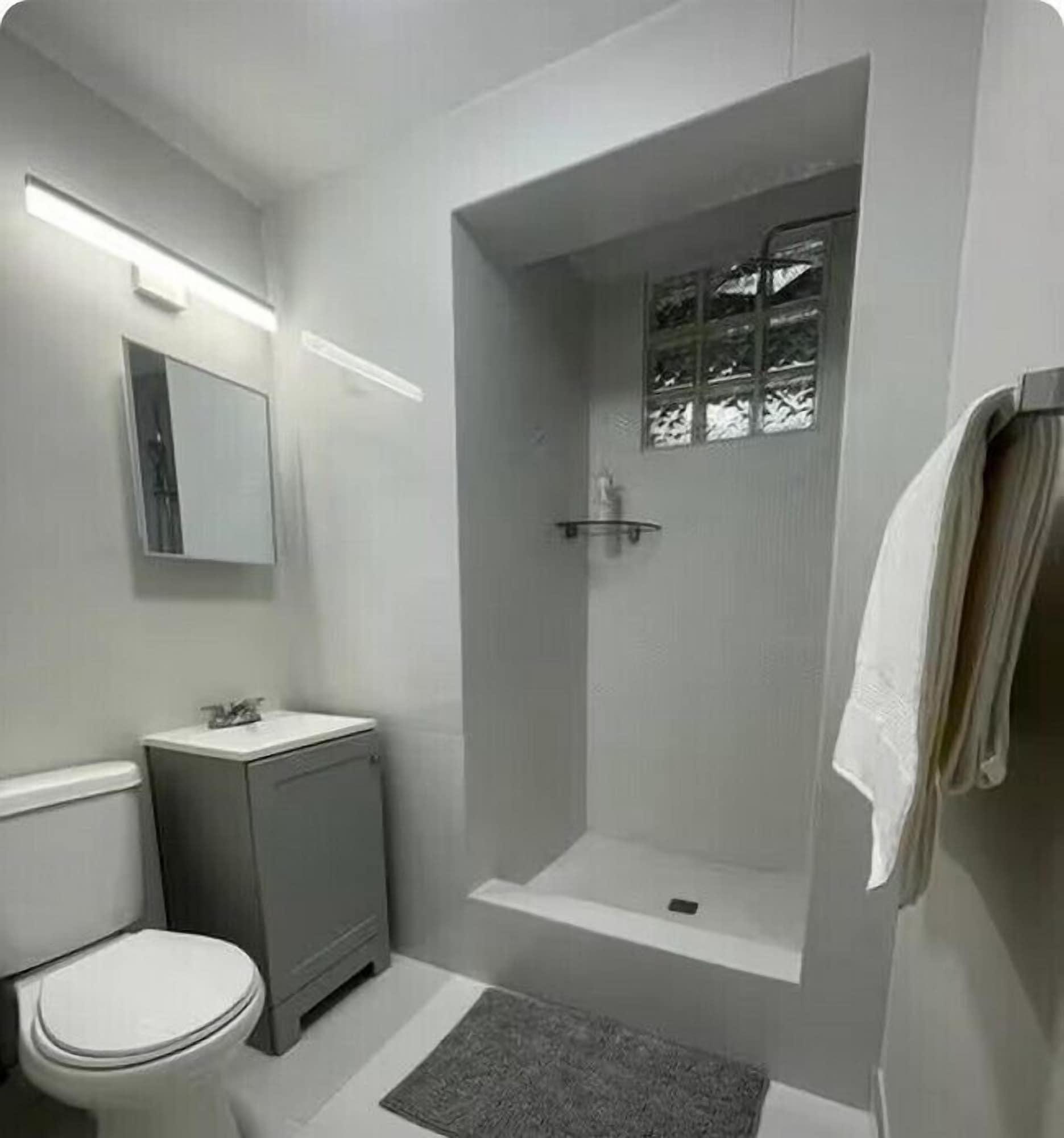 Equipamiento de Habitación Stunning 3-Bedroom Beachside Apartment