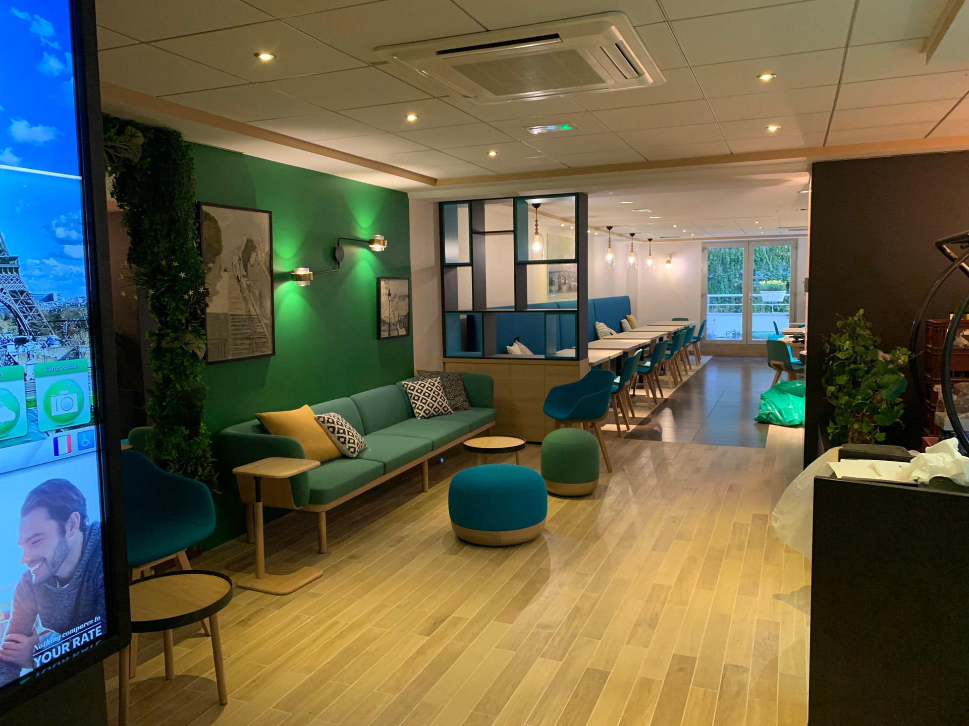 Vista Exterior Holiday Inn Paris - Montmartre by IHG