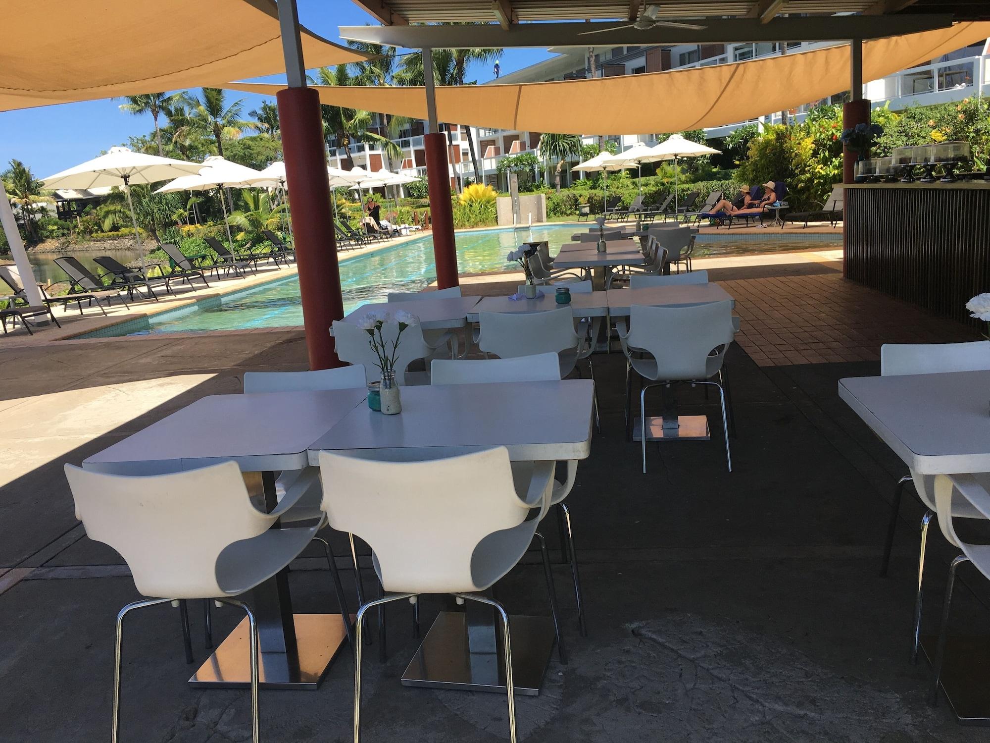 Restaurant The Terraces Apartments Resort