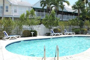 Alquiler Vacacional - Bahamian Reed by Avantstay Walk to Everything! w/ Community Pool Month Long Stays Only
