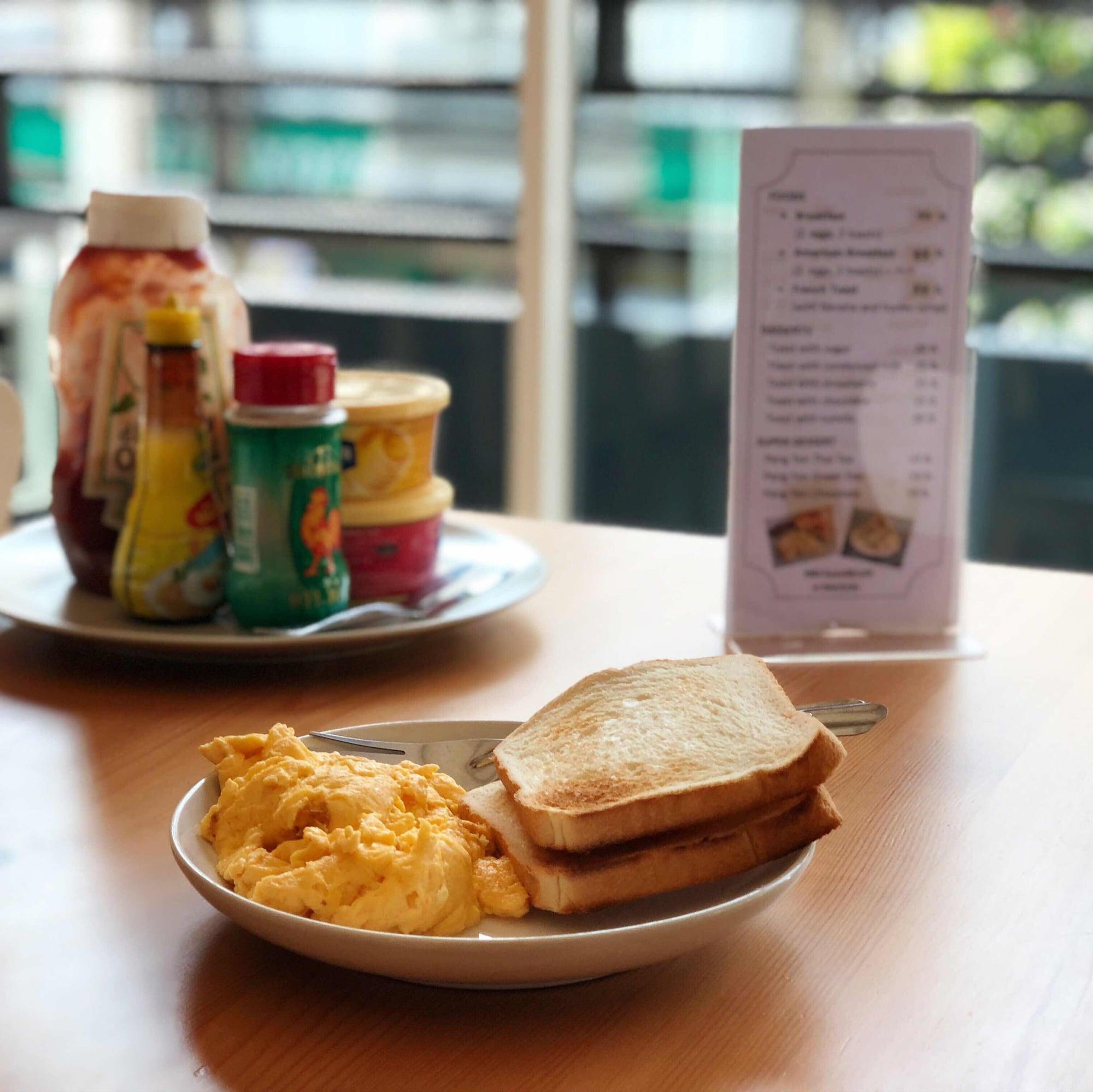 Restaurant Small Space Cafe and Hostel