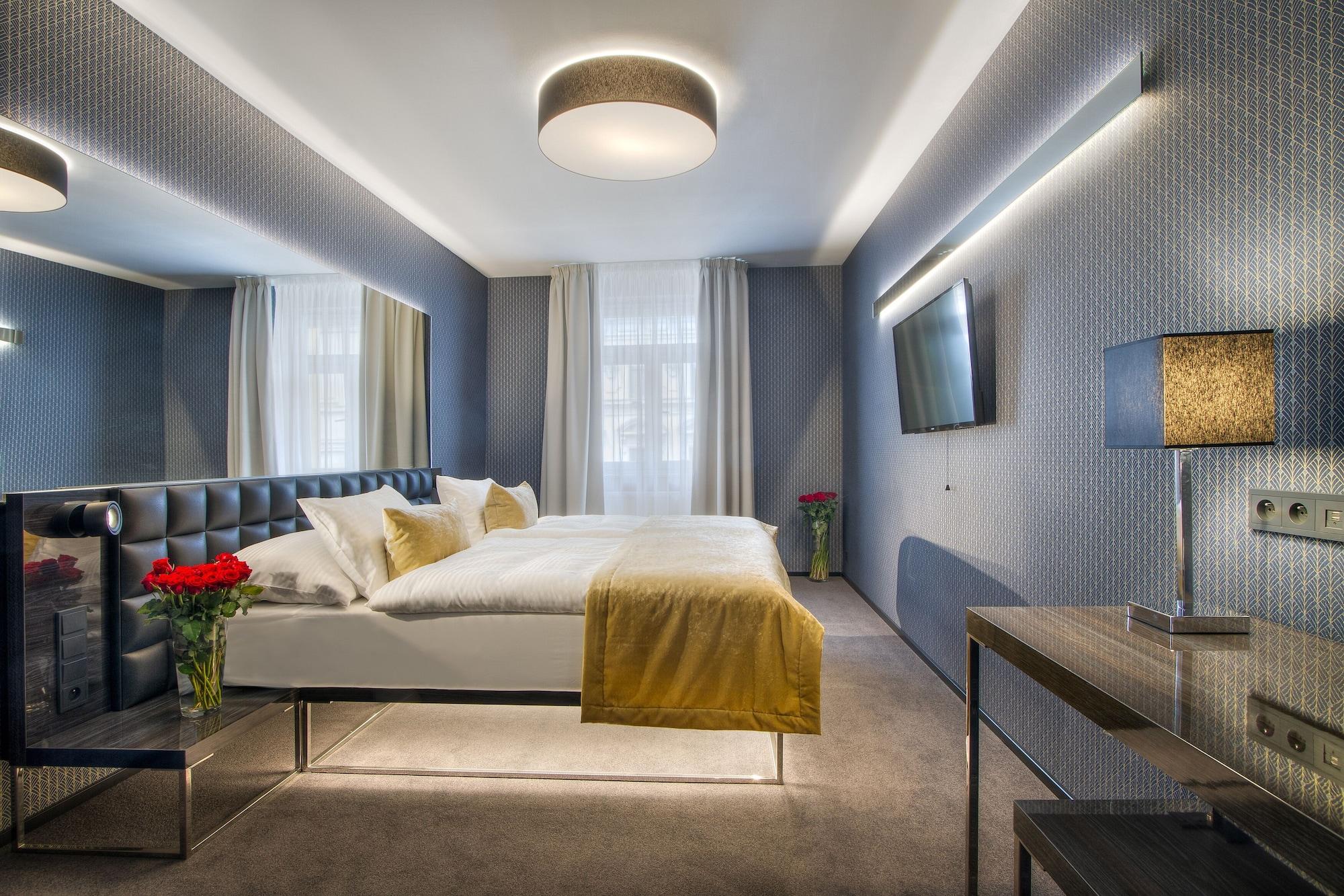 Varios Hotel Mucha
