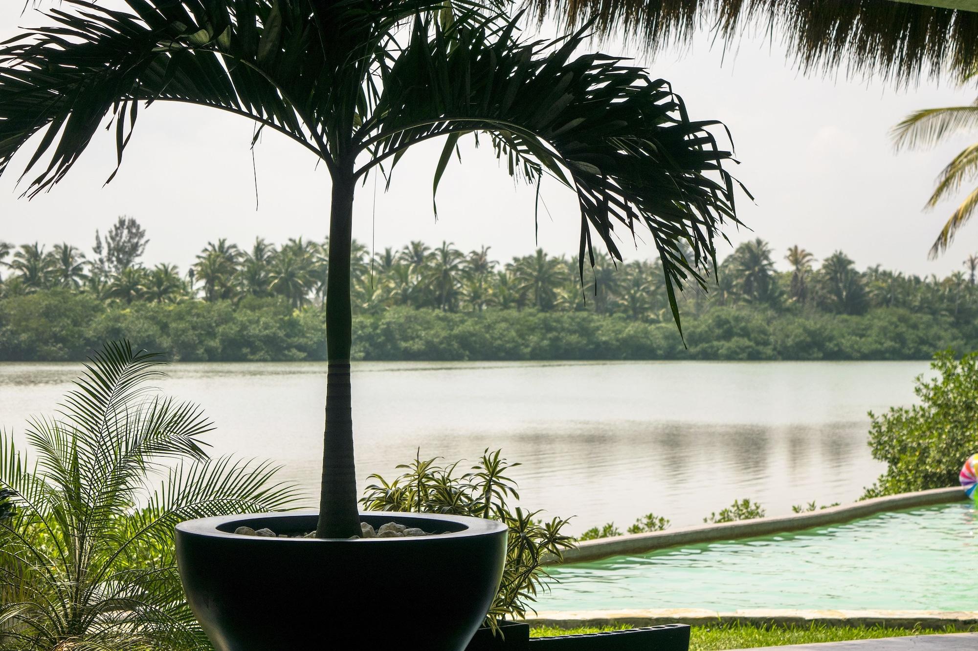Vista Exterior Isla Tajín Beach & River Resort