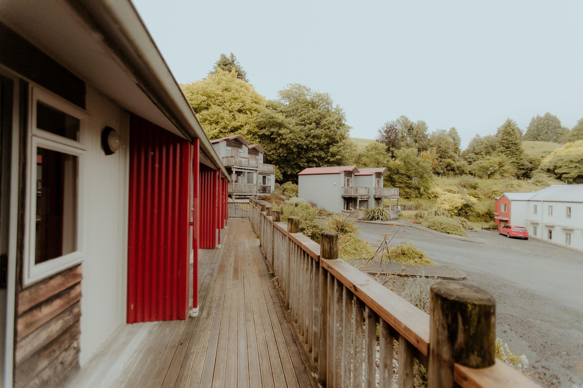 Vista Exterior Waitomo Village Chalets Home of Kiwipaka